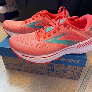 BNIB - Women's Brooks Adrenaline GTS 22 Sneakers in Coral Size 7.5